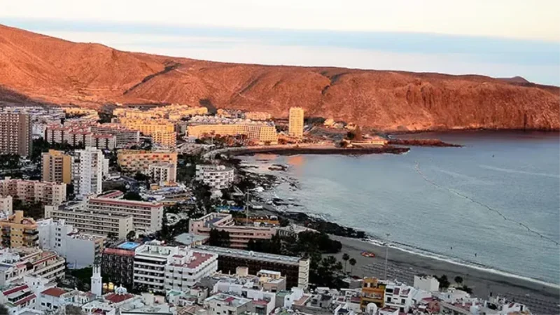 10 program Los Cristianosban, Tenerifén